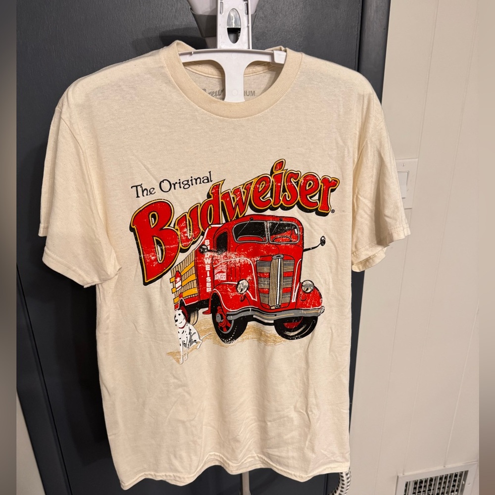 Vintage Budweiser Cream Tee with Red Graphic